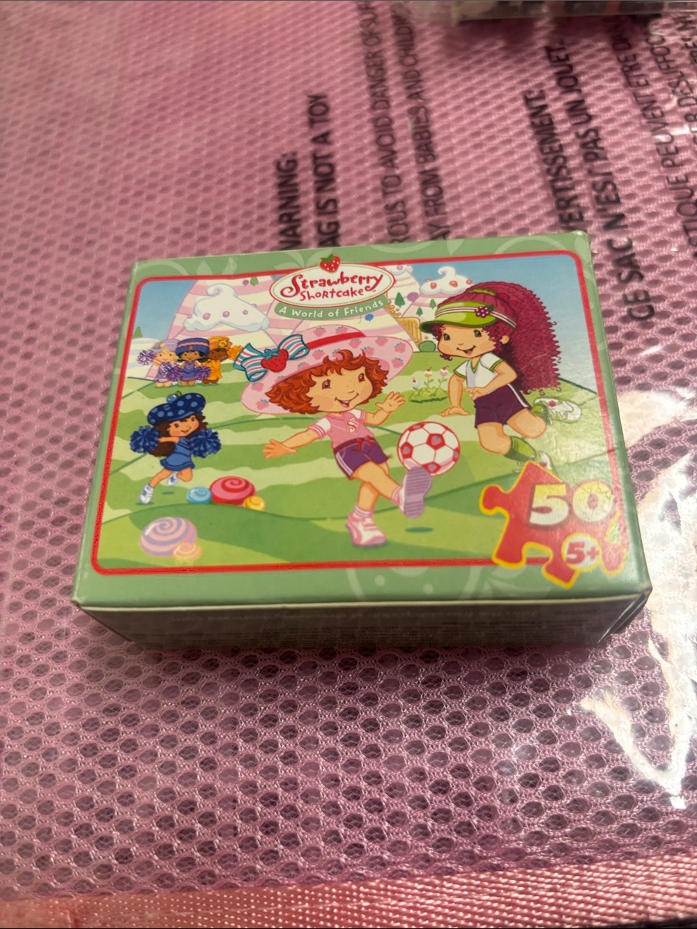 2007 Strawberry shortcake 50-Piece Kids soccer match/le FootballPuzzle -